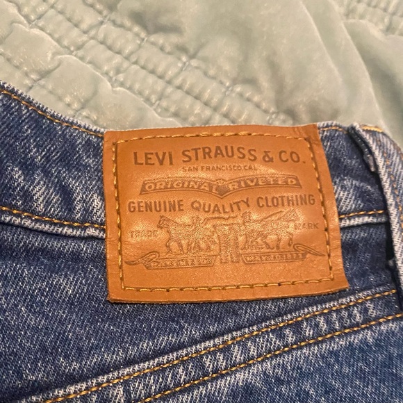 Levi's Ribcage High Rise Distressed Short - Picture 4 of 5
